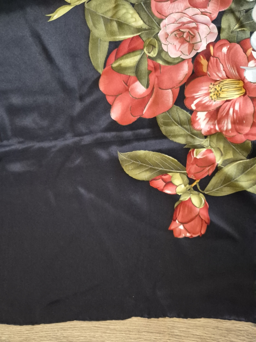 CHANEL Black  Scarf, Pink, Red & White Camellias, 33" 100% Silk. - Picture 7 of 8